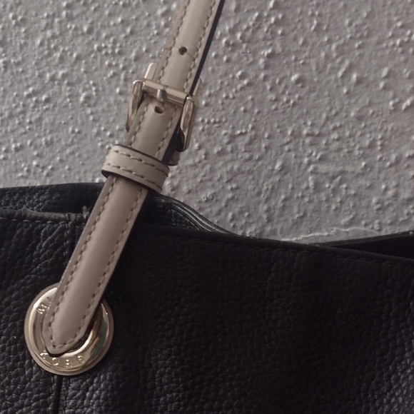 Michael Kors medium tote brown 11 x  17. - Picture 4 of 16